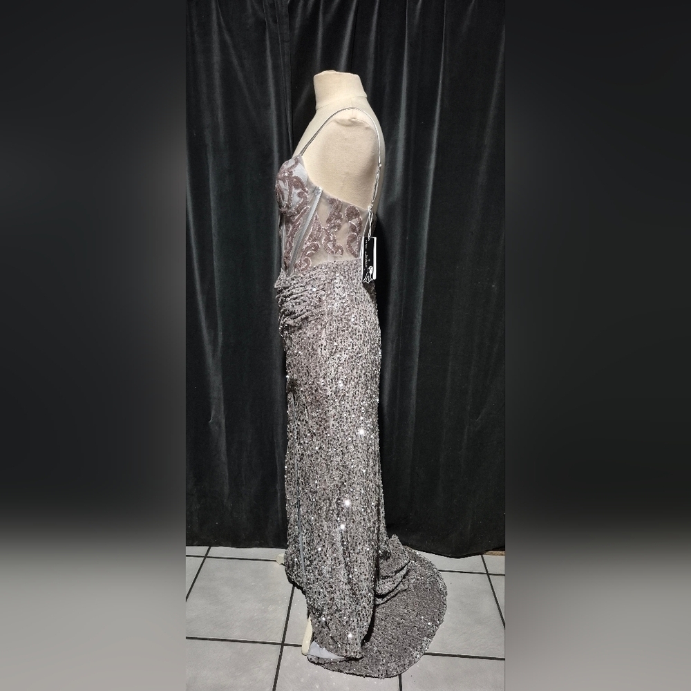 Elegant Sequin Gown with  Bodice - Picture 2 of 9